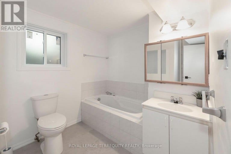 1214 TROWBRIDGE DRIVE, Oshawa (Centennial), Ontario, L1G7H2