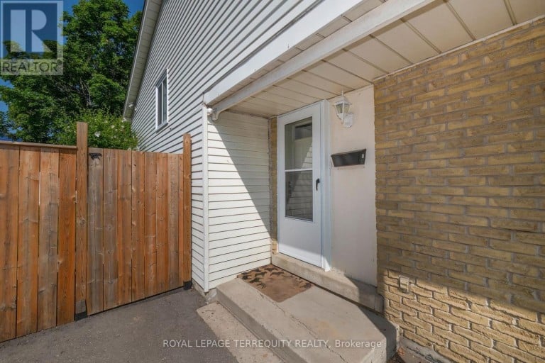 1214 TROWBRIDGE DRIVE, Oshawa (Centennial), Ontario, L1G7H2