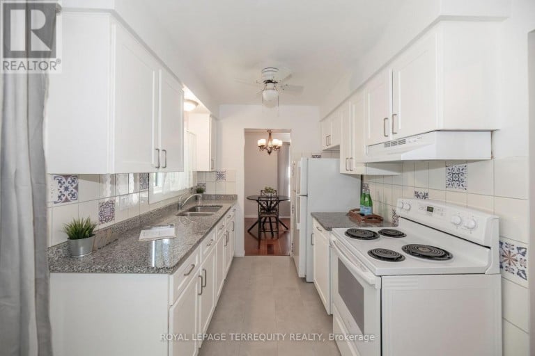 1214 TROWBRIDGE DRIVE, Oshawa (Centennial), Ontario, L1G7H2