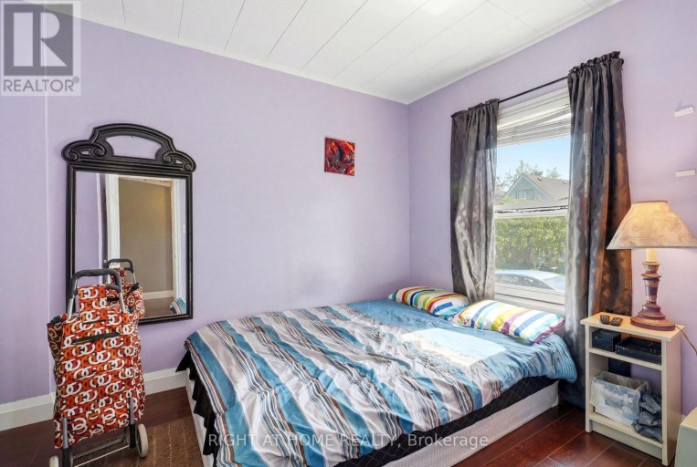123 CROSTHWAITE AVENUE N, Hamilton (Homeside), Ontario, L8H4V4