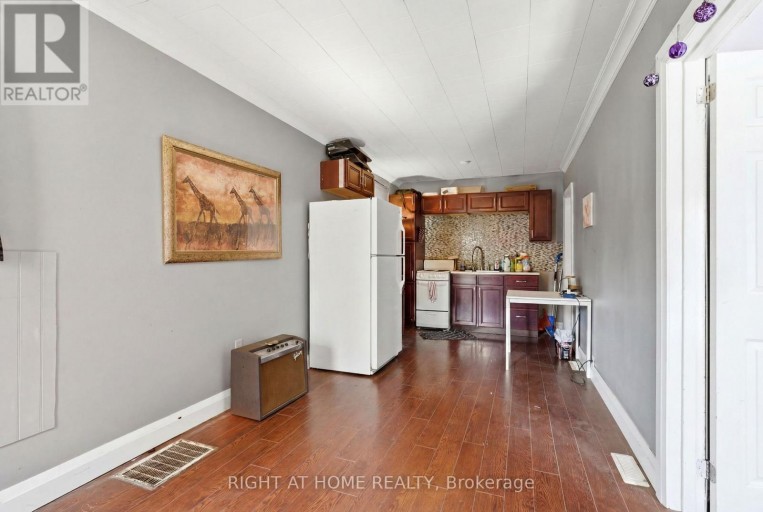 123 CROSTHWAITE AVENUE N, Hamilton (Homeside), Ontario, L8H4V4