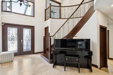 223 Pump Hill Crescent Calgary Alberta photo 3