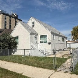 1655 Pacific Avenue Winnipeg Manitoba photo 1