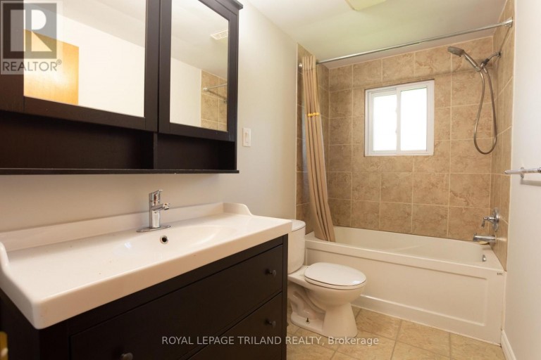 8 CROATIA COURT, St. Thomas, Ontario, N5R5P6