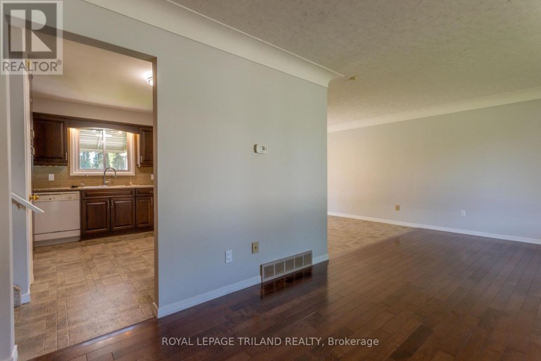 8 CROATIA COURT, St. Thomas, Ontario, N5R5P6
