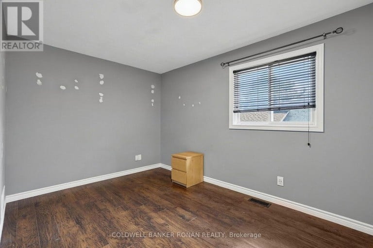 8 MCCARTHY CRESCENT, Essa (Angus), Ontario, L0M1B3