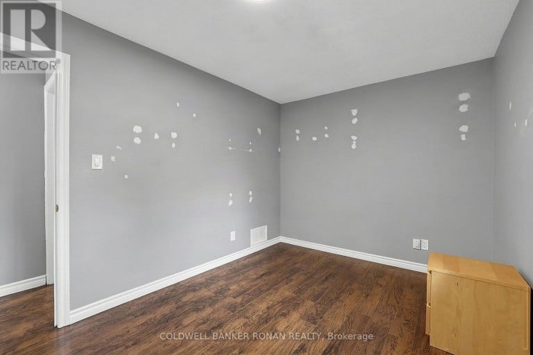 8 MCCARTHY CRESCENT, Essa (Angus), Ontario, L0M1B3