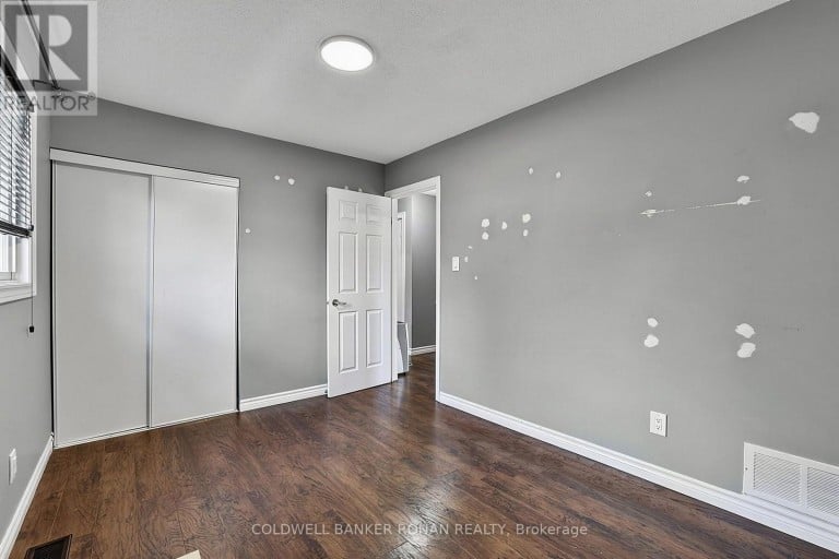 8 MCCARTHY CRESCENT, Essa (Angus), Ontario, L0M1B3