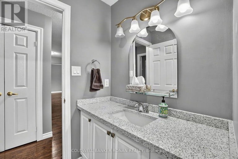 8 MCCARTHY CRESCENT, Essa (Angus), Ontario, L0M1B3
