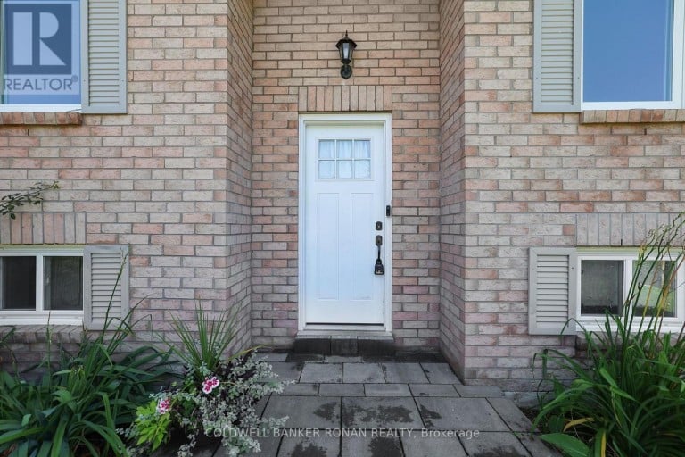 8 MCCARTHY CRESCENT, Essa (Angus), Ontario, L0M1B3