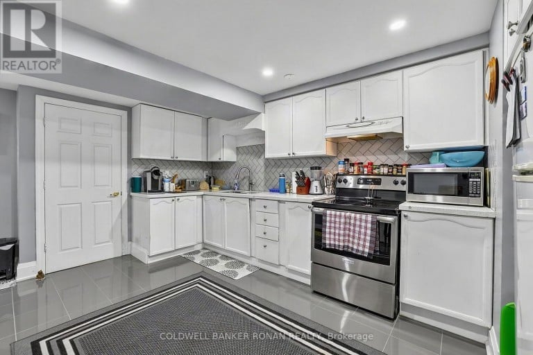 8 MCCARTHY CRESCENT, Essa (Angus), Ontario, L0M1B3