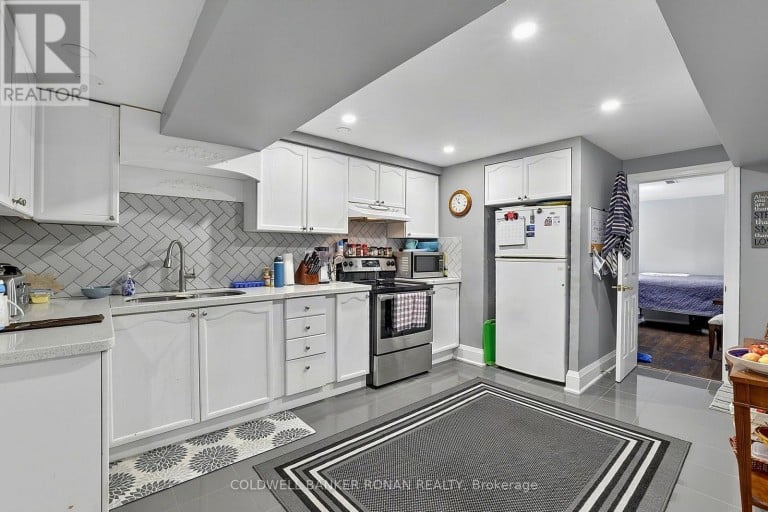 8 MCCARTHY CRESCENT, Essa (Angus), Ontario, L0M1B3