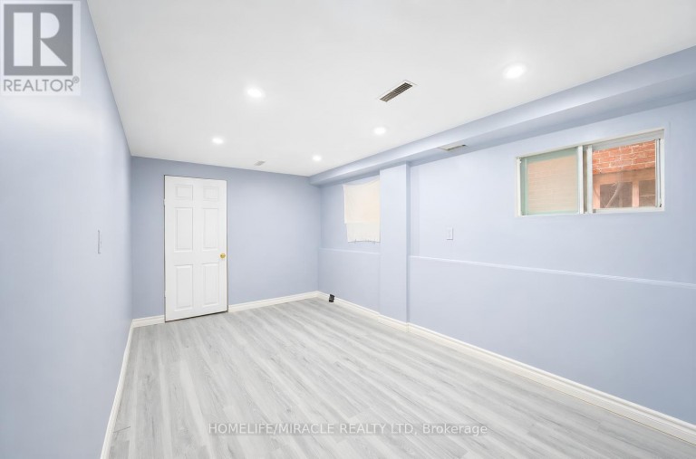 177 WESTMORE DRIVE S, Toronto (West Humber-Clairville), Ontario, M9V4N2