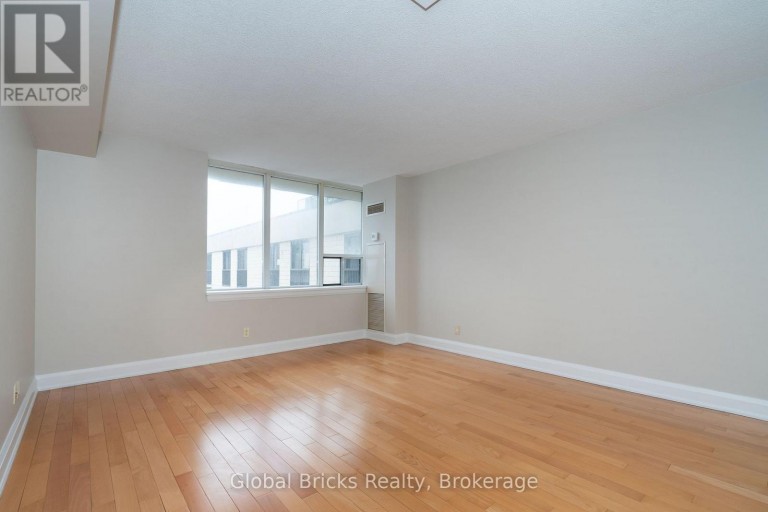 901 - 2737 KEELE STREET, Toronto (Downsview-Roding-CFB), Ontario, M3M2E9