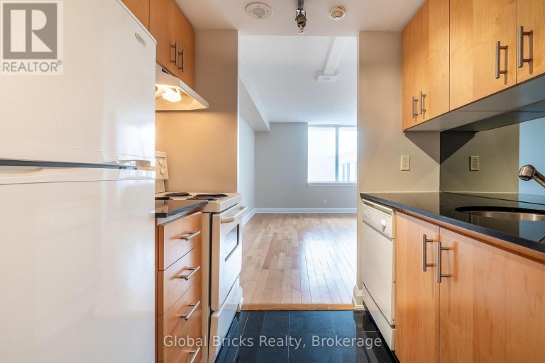 901 - 2737 KEELE STREET, Toronto (Downsview-Roding-CFB), Ontario, M3M2E9