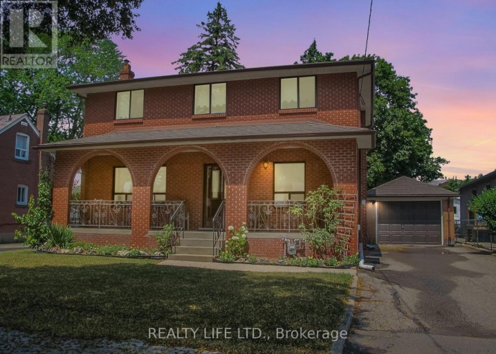 4 ROSALIE AVENUE, Toronto (Downsview-Roding-CFB), Ontario, M3L1C5