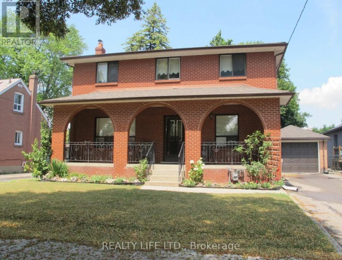 4 ROSALIE AVENUE, Toronto (Downsview-Roding-CFB), Ontario, M3L1C5