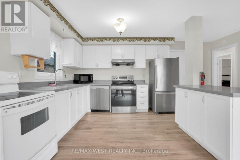 1 CARDINAL STREET, Barrie (Cundles East), Ontario, L4M6C8