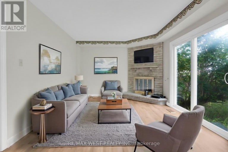 1 CARDINAL STREET, Barrie (Cundles East), Ontario, L4M6C8