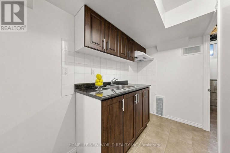 6 VALLEYCREST AVENUE, Markham (Bullock), Ontario, L3P1H7