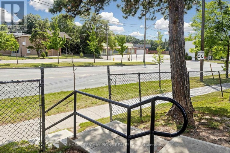 18 - 18 SAN VITO WAY, Toronto (Glenfield-Jane Heights), Ontario, M3L2G8