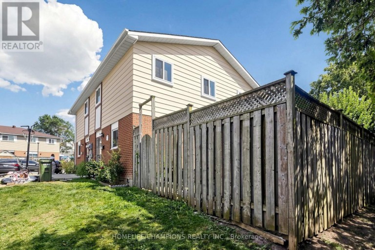 18 - 18 SAN VITO WAY, Toronto (Glenfield-Jane Heights), Ontario, M3L2G8