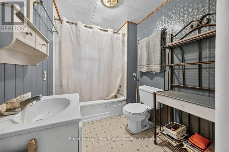 2452 HENDERSON ROAD, Frontenac (Frontenac Centre), Ontario, K0K1B0