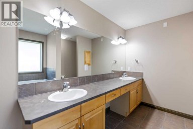 49 Panamount Rise NW Calgary Alberta photo 32