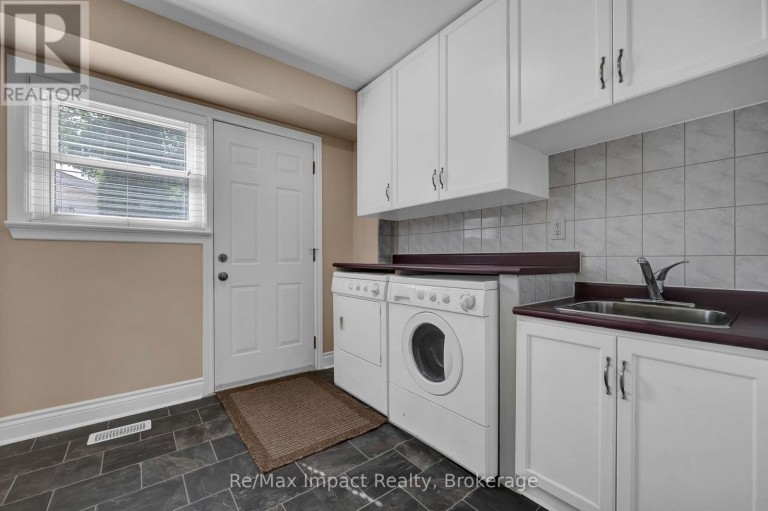 702 WESTDALE COURT, Oshawa (Northglen), Ontario, L1J5B5