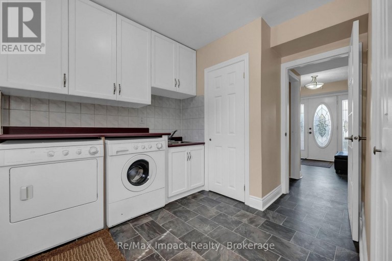 702 WESTDALE COURT, Oshawa (Northglen), Ontario, L1J5B5