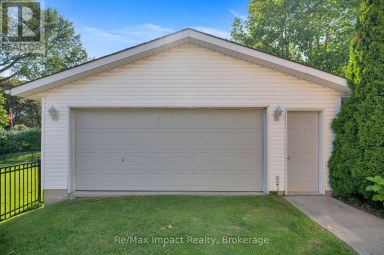 702 WESTDALE COURT Oshawa (Northglen) Ontario photo 2
