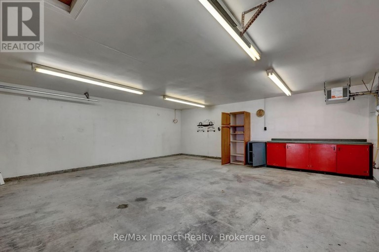702 WESTDALE COURT, Oshawa (Northglen), Ontario, L1J5B5