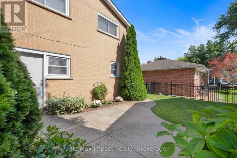 702 WESTDALE COURT, Oshawa (Northglen), Ontario, L1J5B5