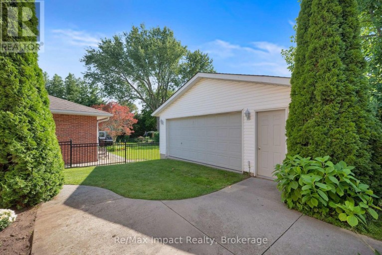 702 WESTDALE COURT, Oshawa (Northglen), Ontario, L1J5B5