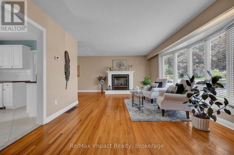 702 WESTDALE COURT, Oshawa (Northglen), Ontario, L1J5B5