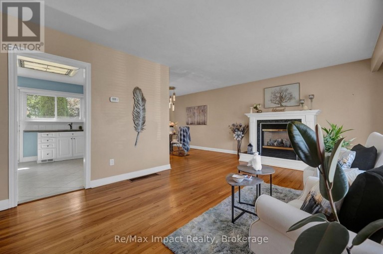 702 WESTDALE COURT, Oshawa (Northglen), Ontario, L1J5B5