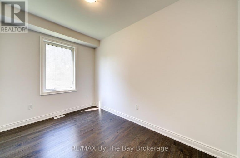 25 AMBER DRIVE, Wasaga Beach, Ontario, L9Z0R9