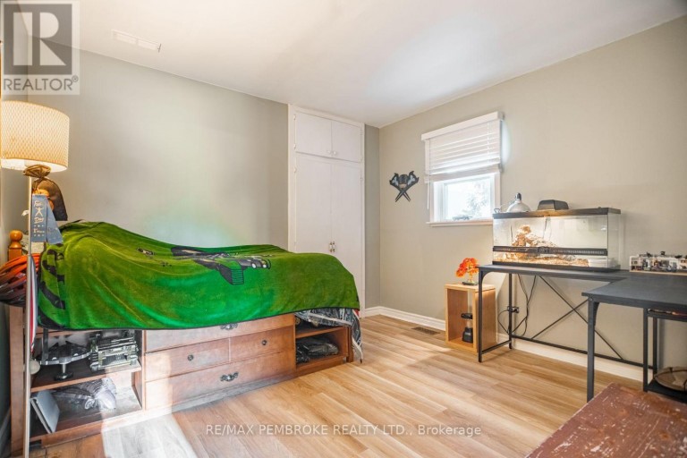 561 HAMILTON STREET W, Laurentian Valley, Ontario, K8A6N9