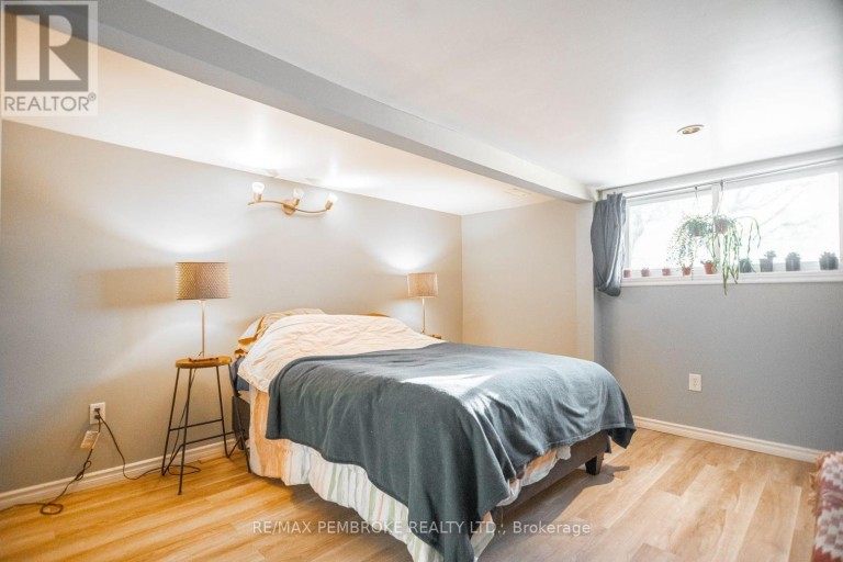 561 HAMILTON STREET W, Laurentian Valley, Ontario, K8A6N9