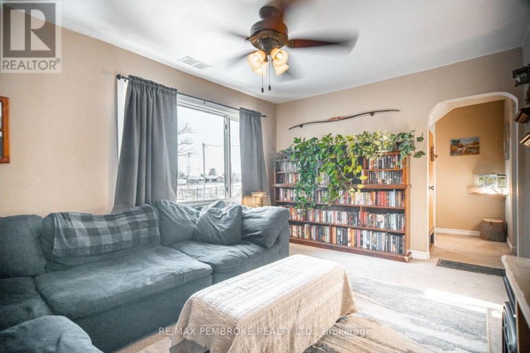561 HAMILTON STREET W, Laurentian Valley, Ontario, K8A6N9