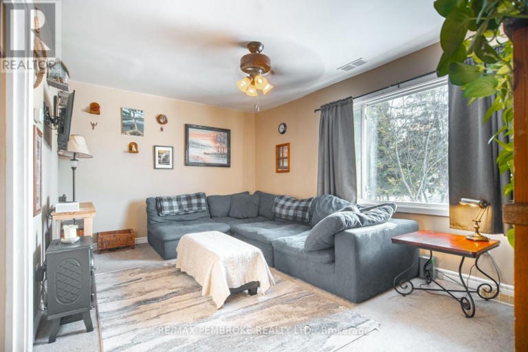 561 HAMILTON STREET W, Laurentian Valley, Ontario, K8A6N9