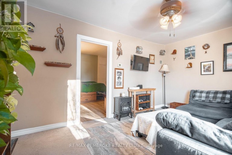 561 HAMILTON STREET W, Laurentian Valley, Ontario, K8A6N9