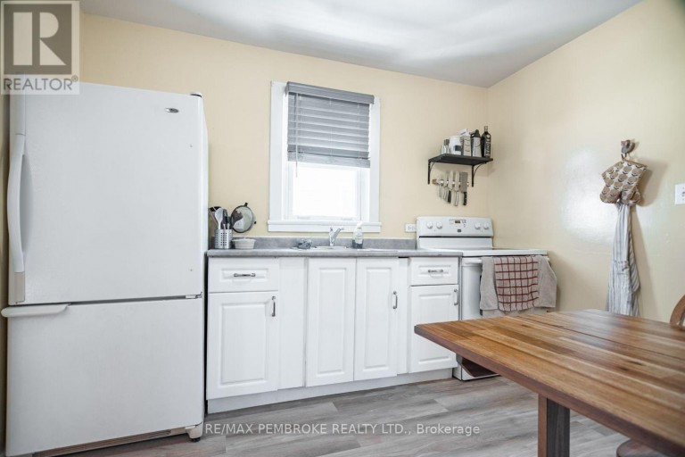 561 HAMILTON STREET W, Laurentian Valley, Ontario, K8A6N9