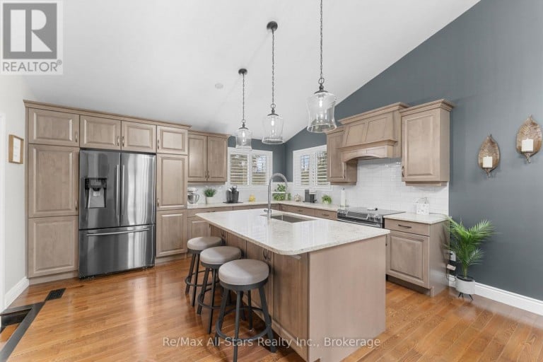 30 RIVER ROAD, Kawartha Lakes (Fenelon Falls), Ontario, K0M1N0