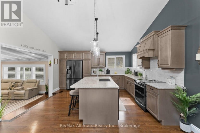 30 RIVER ROAD, Kawartha Lakes (Fenelon Falls), Ontario, K0M1N0