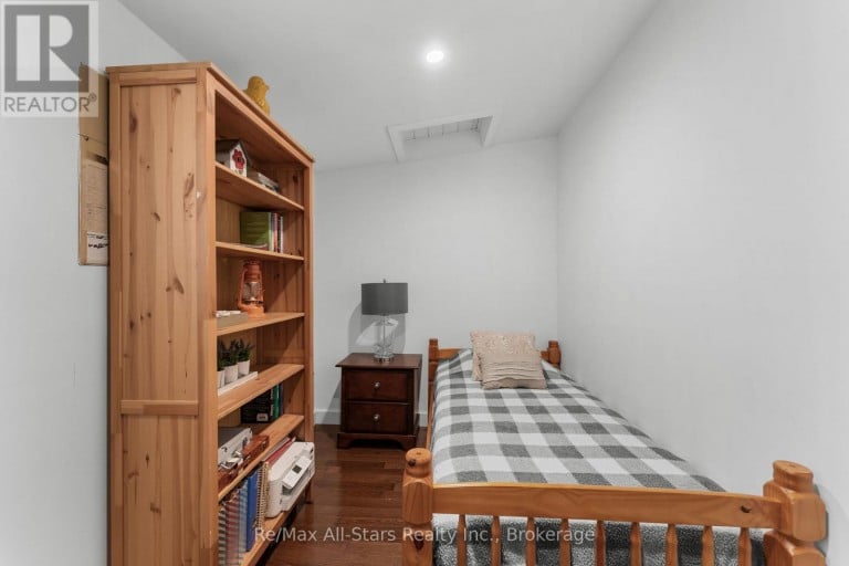 30 RIVER ROAD, Kawartha Lakes (Fenelon Falls), Ontario, K0M1N0