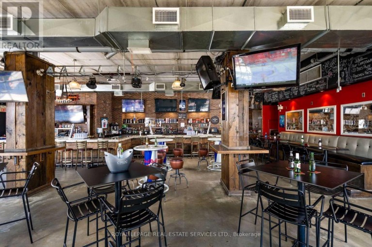 5043 CENTRE STREET, Niagara Falls (Clifton Hill), Ontario, L2G3N8