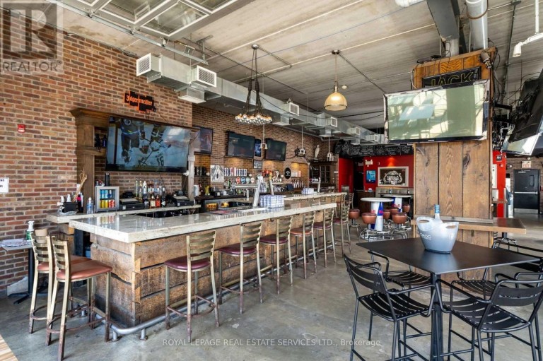 5043 CENTRE STREET, Niagara Falls (Clifton Hill), Ontario, L2G3N8