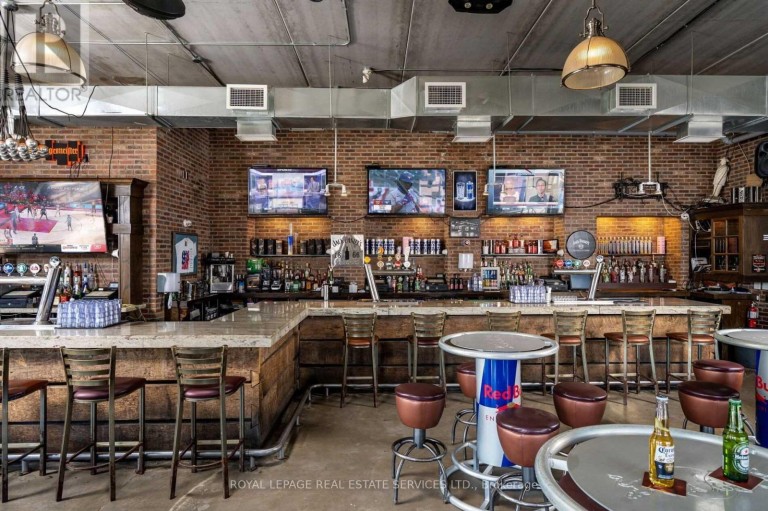 5043 CENTRE STREET, Niagara Falls (Clifton Hill), Ontario, L2G3N8