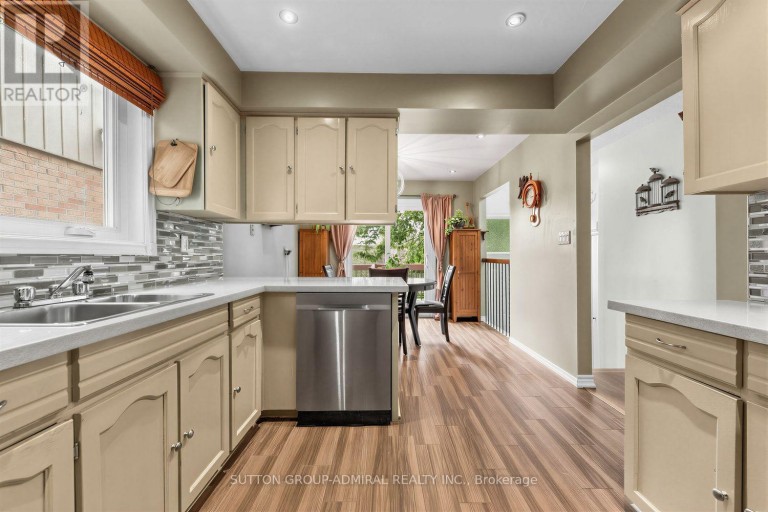 19 CARNIVAL COURT, Toronto (Westminster-Branson), Ontario, M2R3T7